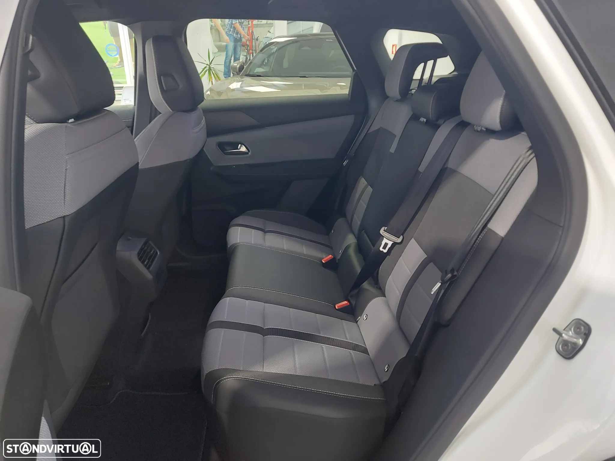 Opel Grandland 1.2 Hybrid GS eDCT - 29