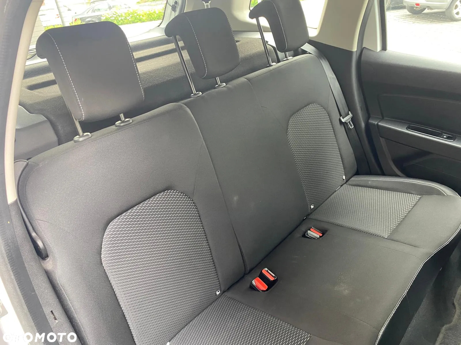 Dacia Duster 1.6 SCe Laureate S&S - 28