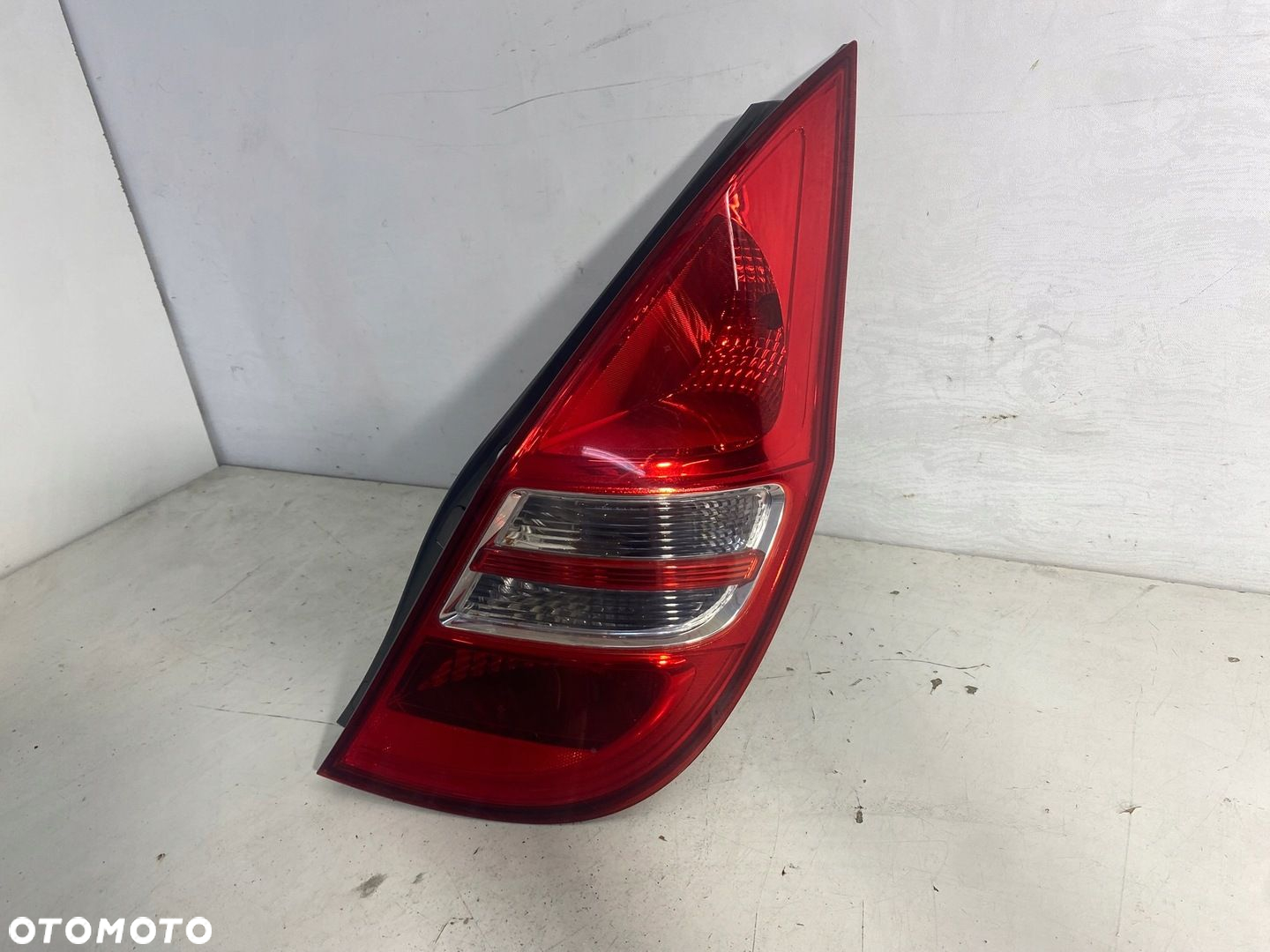 LAMPA PRAWY TYŁ PRAWA TYLNIA HYUNDAI I30 I HB - 2