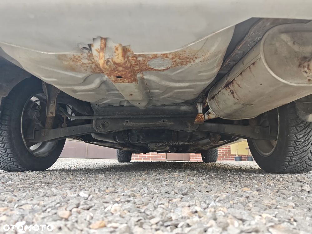 Mitsubishi Carisma 1.6 Classic - 34