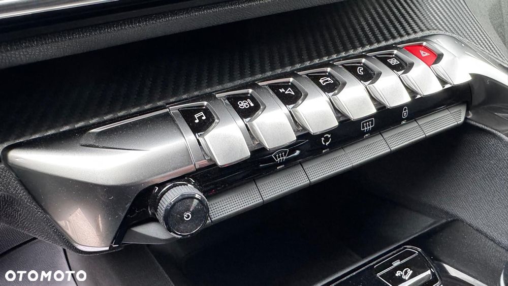 Peugeot 3008 1.2 PureTech Road Trip S&S - 32