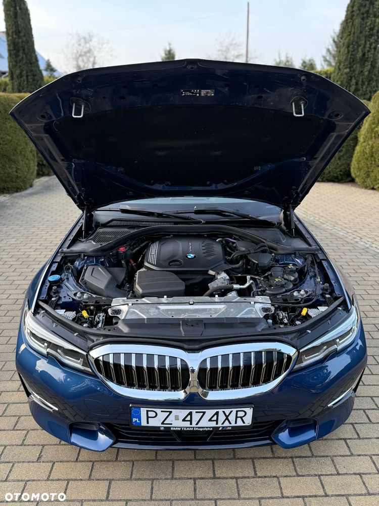 BMW Seria 3 320d xDrive Luxury Line sport - 33