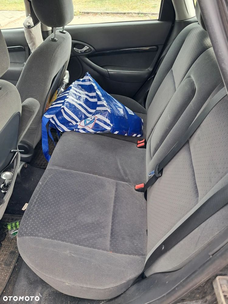 Ford Focus 1.8 TDDi Ghia - 10