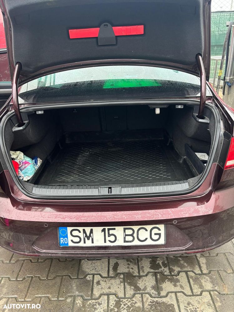 Volkswagen Passat 2.0 TDI Comfortline - 9