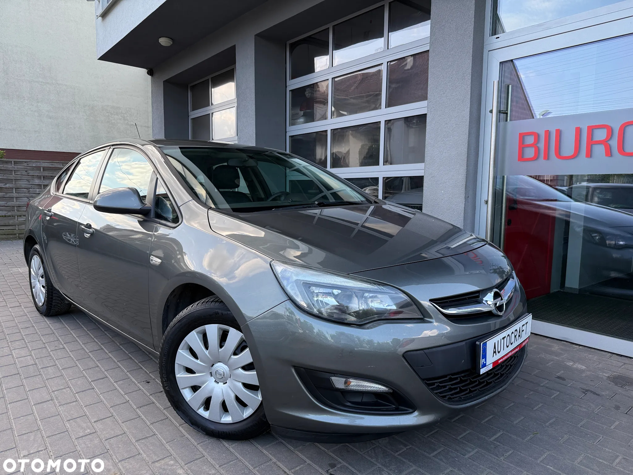 Opel Astra IV 1.4 T Business EU6 - 13