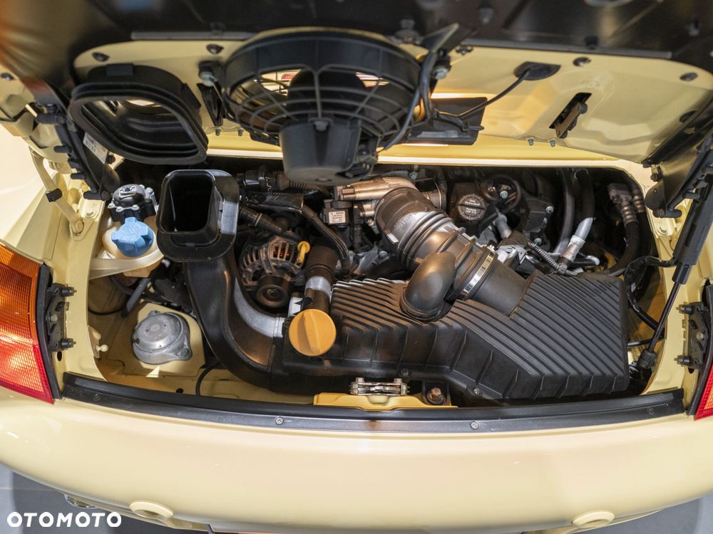 Porsche 911 Carrera - 18