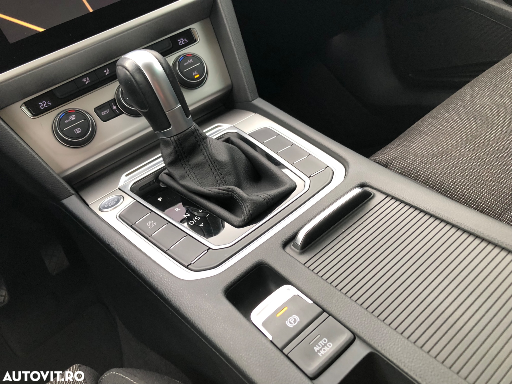 Volkswagen Passat Variant 1.6 TDI SCR DSG Business - 13