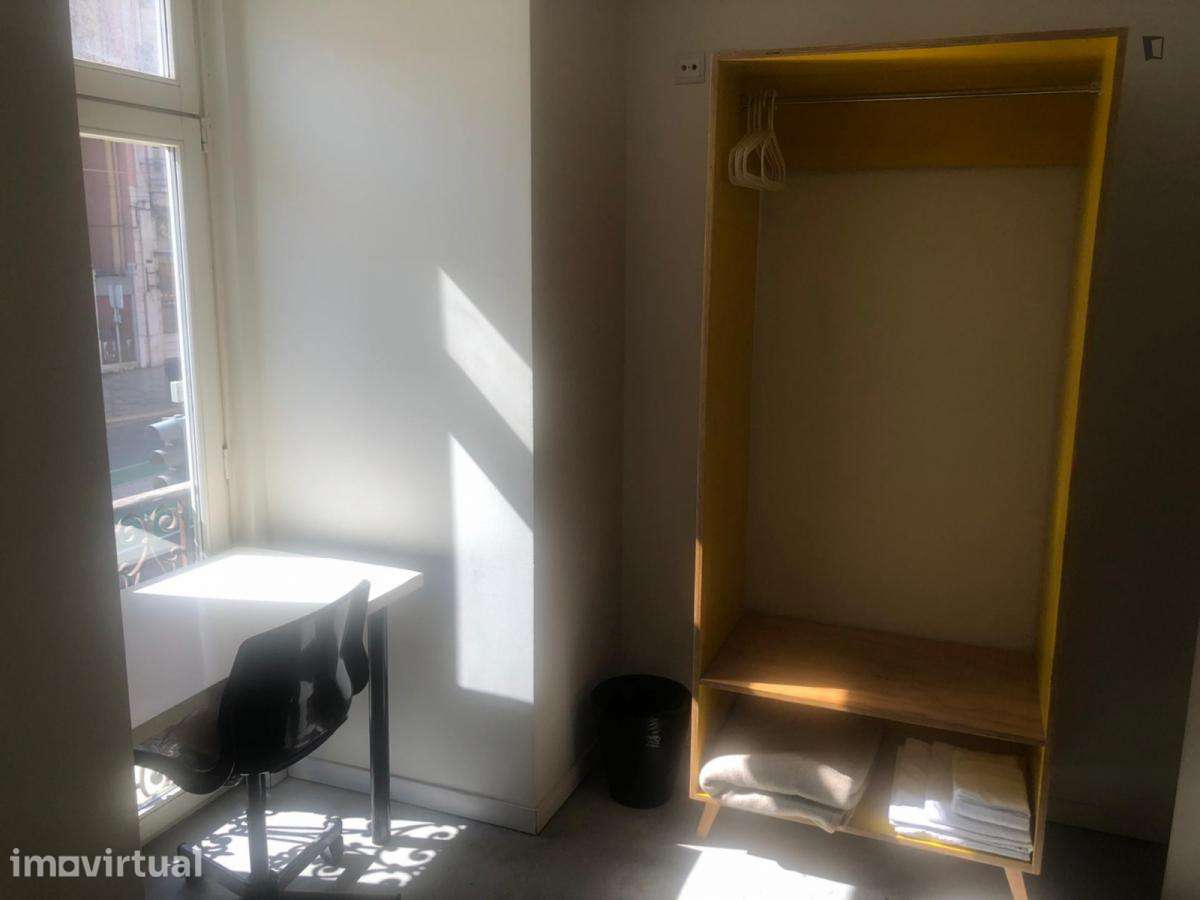 Quarto - localizado em Intendente Lisbon - Grande imagem: 2/13