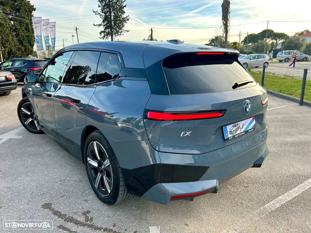 BMW iX xDrive 40 Pack Desportivo - 13