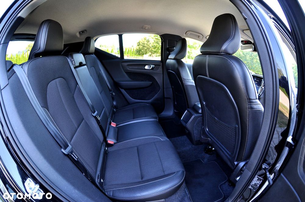 Volvo XC 40 T3 Momentum Pro - 24