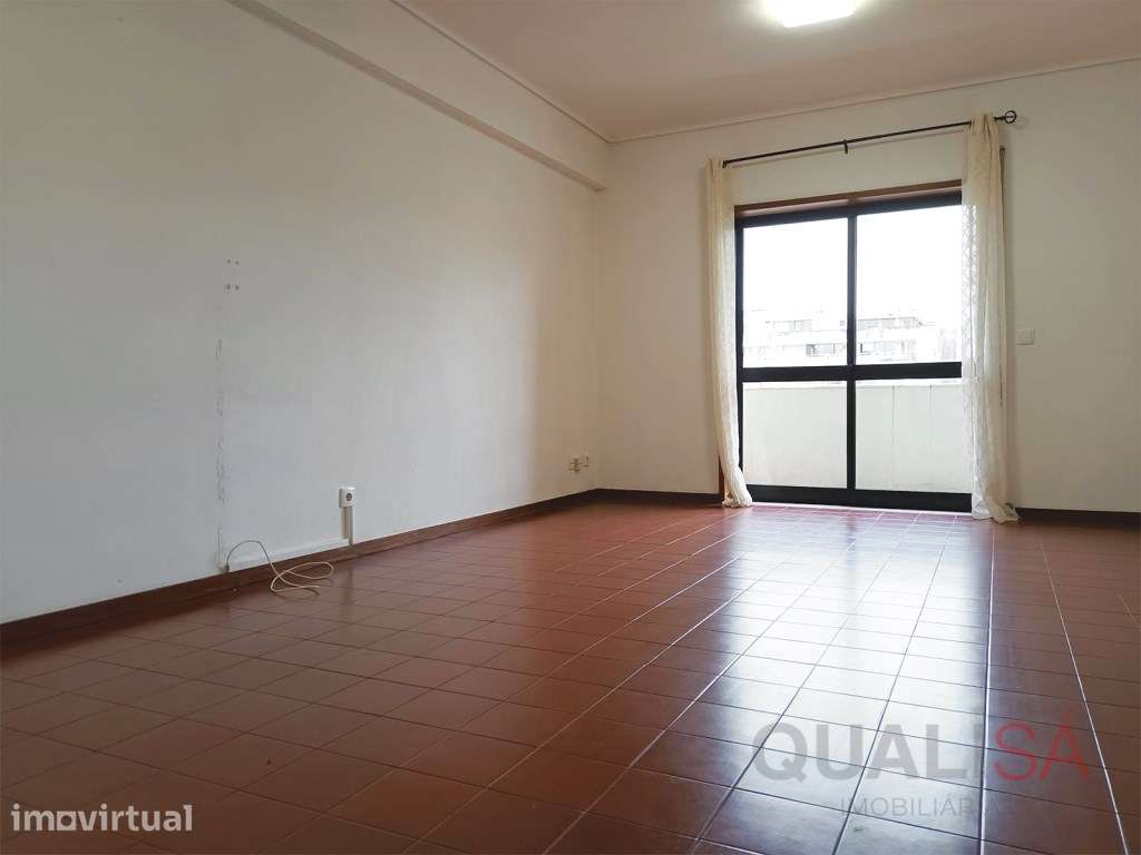 Apartamento T2 com varandas e garagem fechada em S. Vítor em Braga - Grande imagem: 3/33