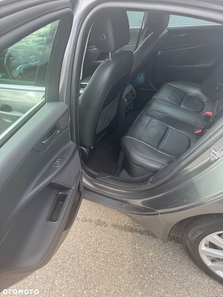 Jaguar XE 2.0 D Prestige - 10