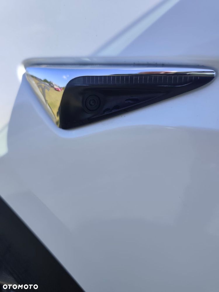 Tesla Model X - 10