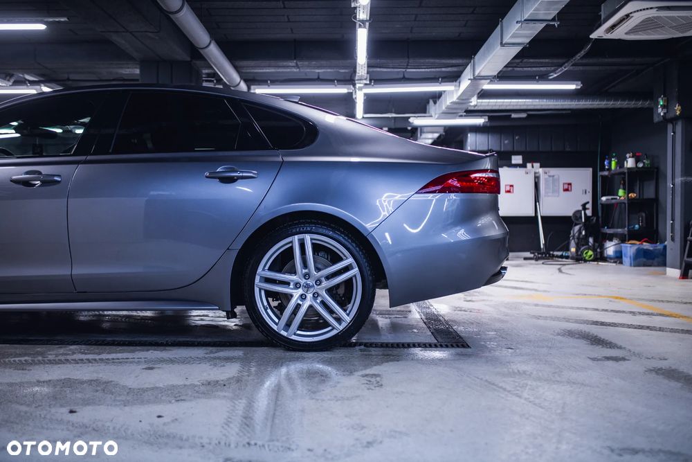 Jaguar XF 2.0 i4D AWD R-Sport - 13