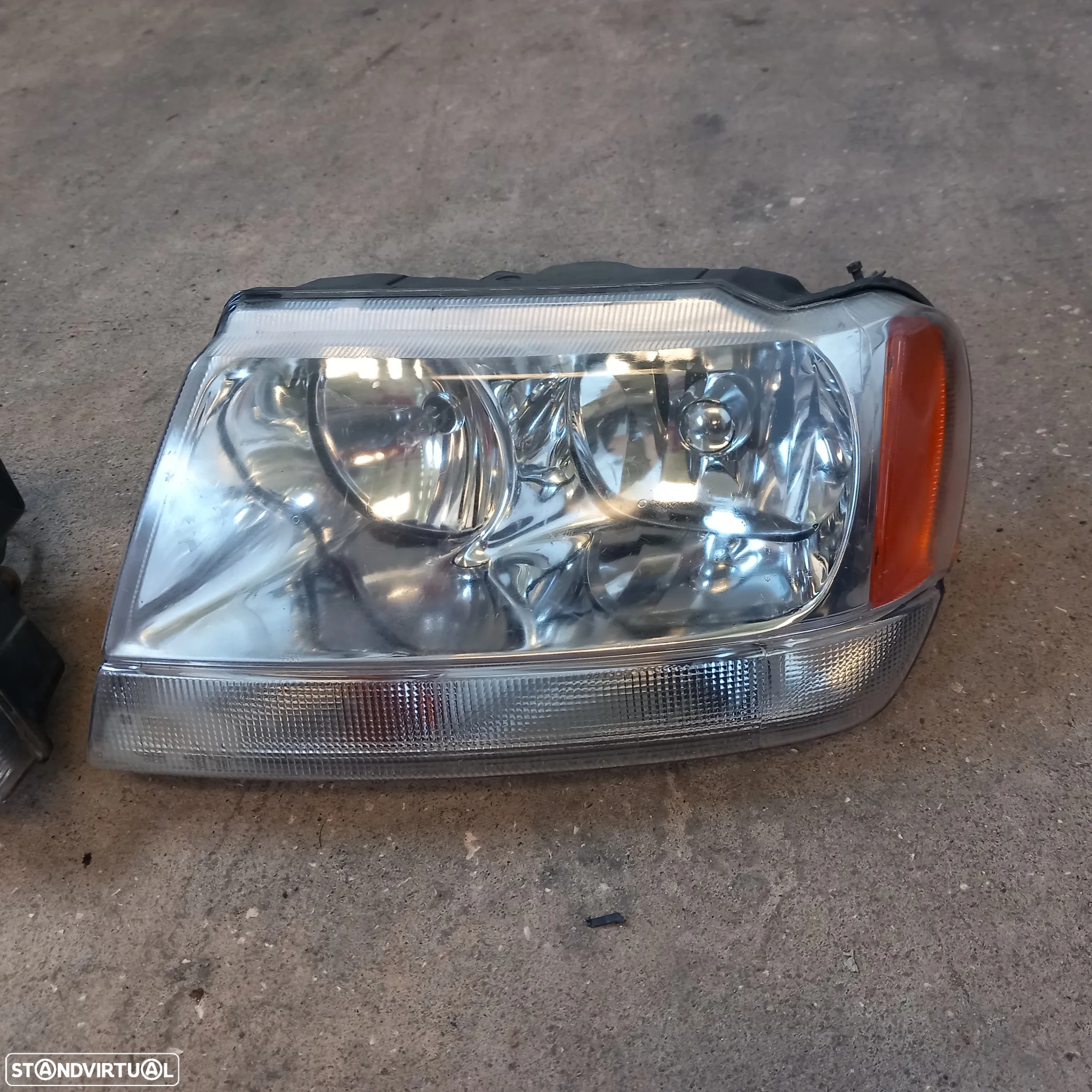 Conjunto farois jeep cherokee - 2