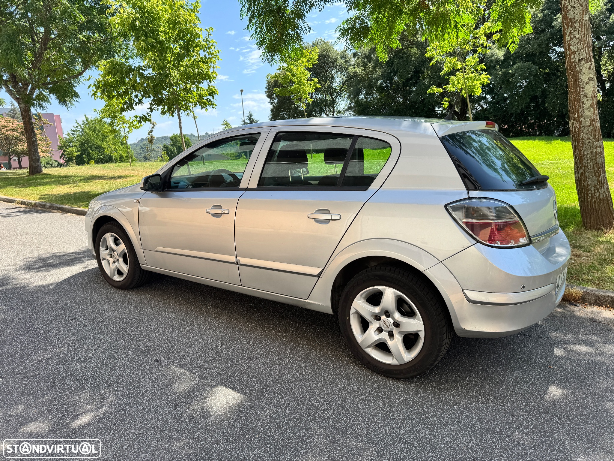 Opel Astra 1.3 CDTi Enjoy EcoFLEX - 2