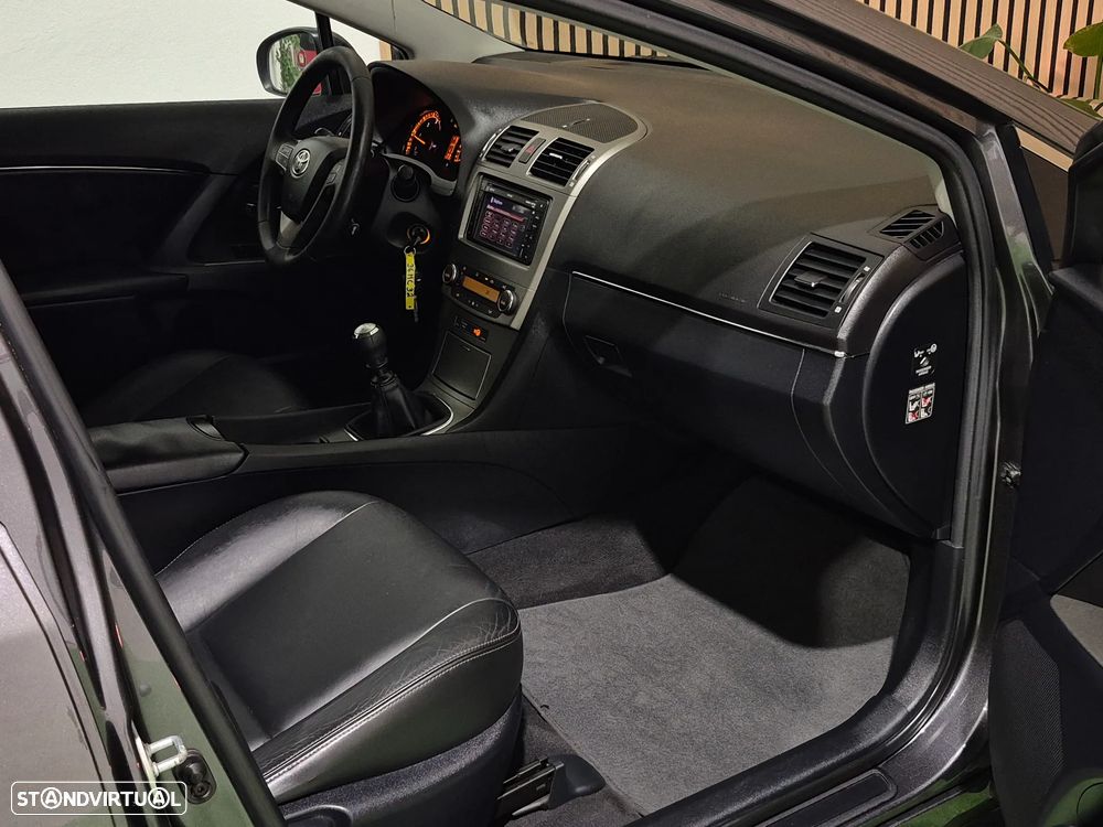 Toyota Avensis 2.0 D-4D Exclusive +Pele+GPS — fotografia 22