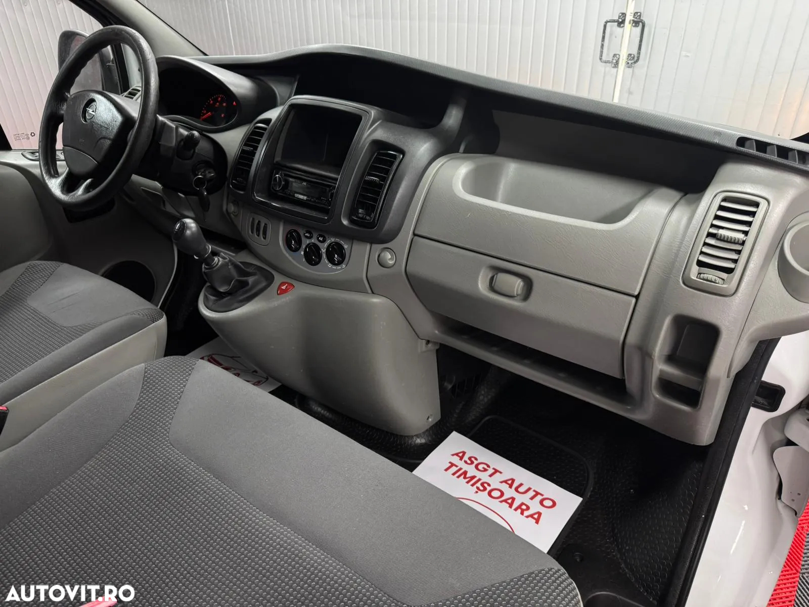 Opel Vivaro - 8