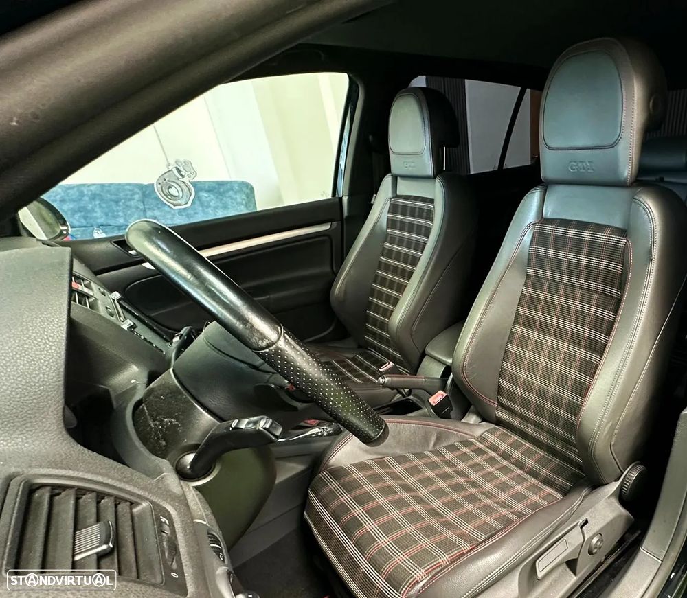 VW Golf 2.0 GTi Edition 30 DSG - 12