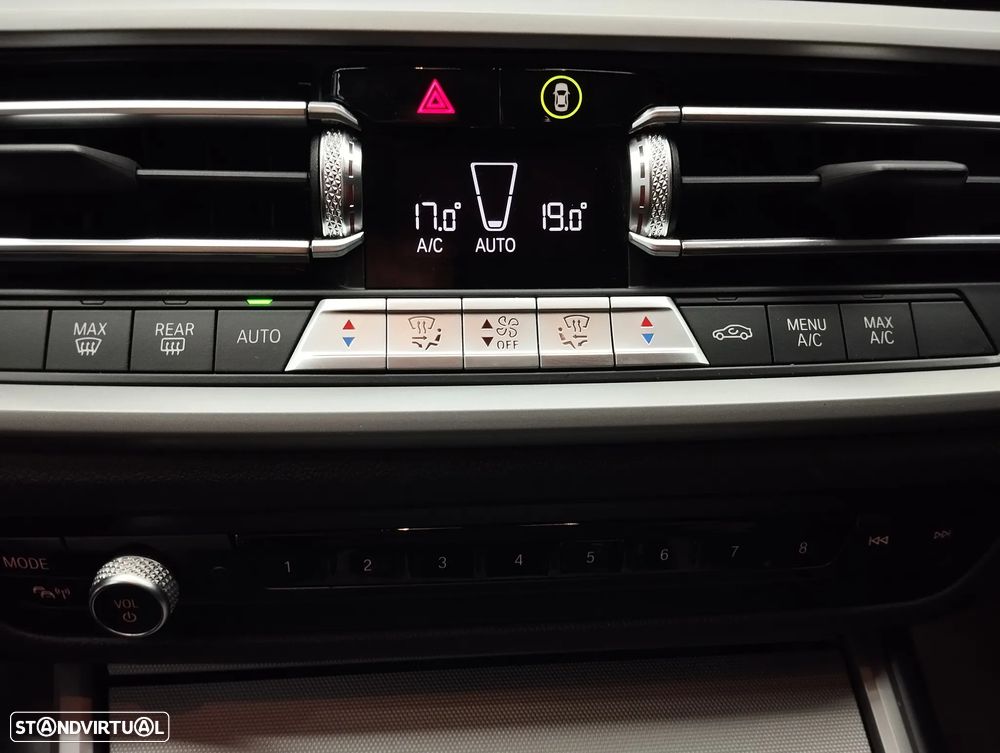 BMW 330 e Touring Line Sport Auto - 35