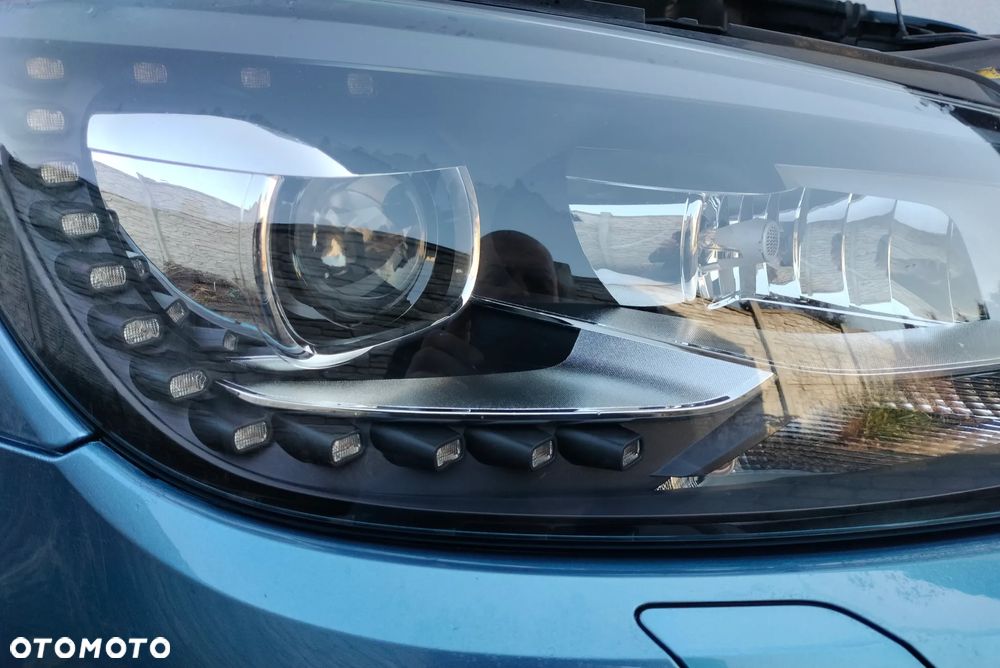 Volkswagen Touran 1.6 TDI DPF Cross DSG - 1