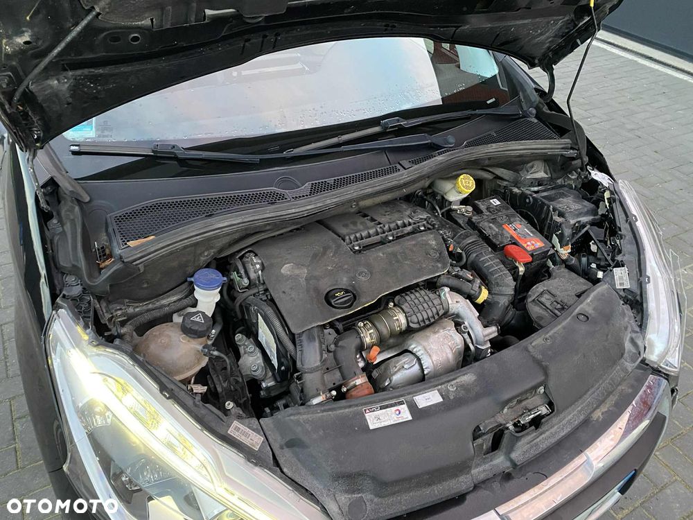 Peugeot 208 1.6 BlueHDi Allure S&S - 20