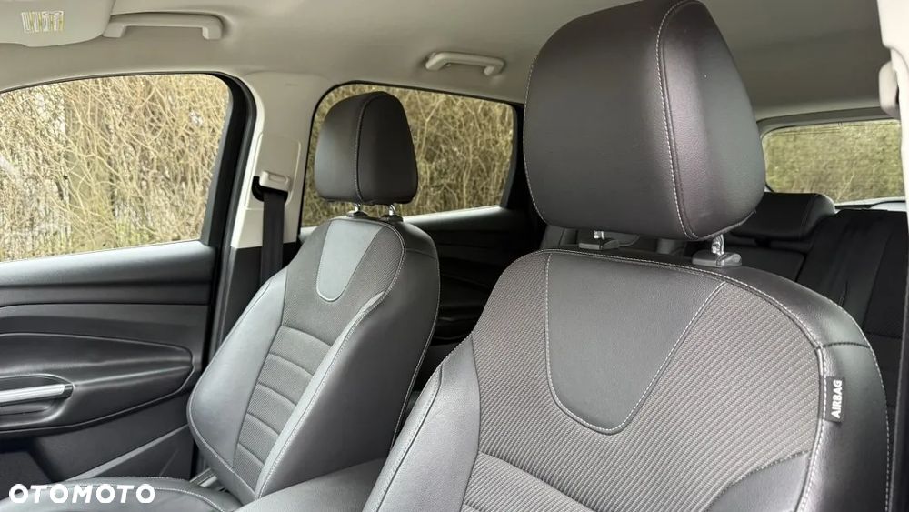 Ford Kuga 2.0 TDCi 2x4 Titanium - 20