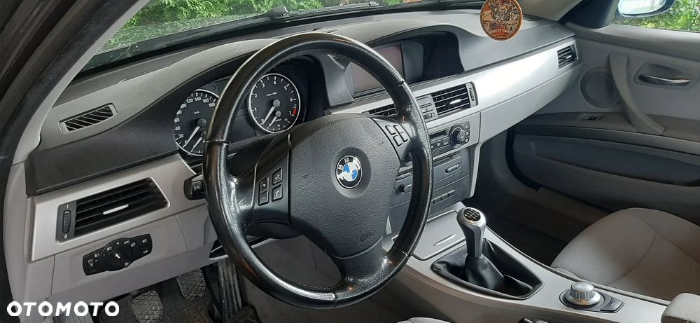 BMW Seria 3 320i - 8