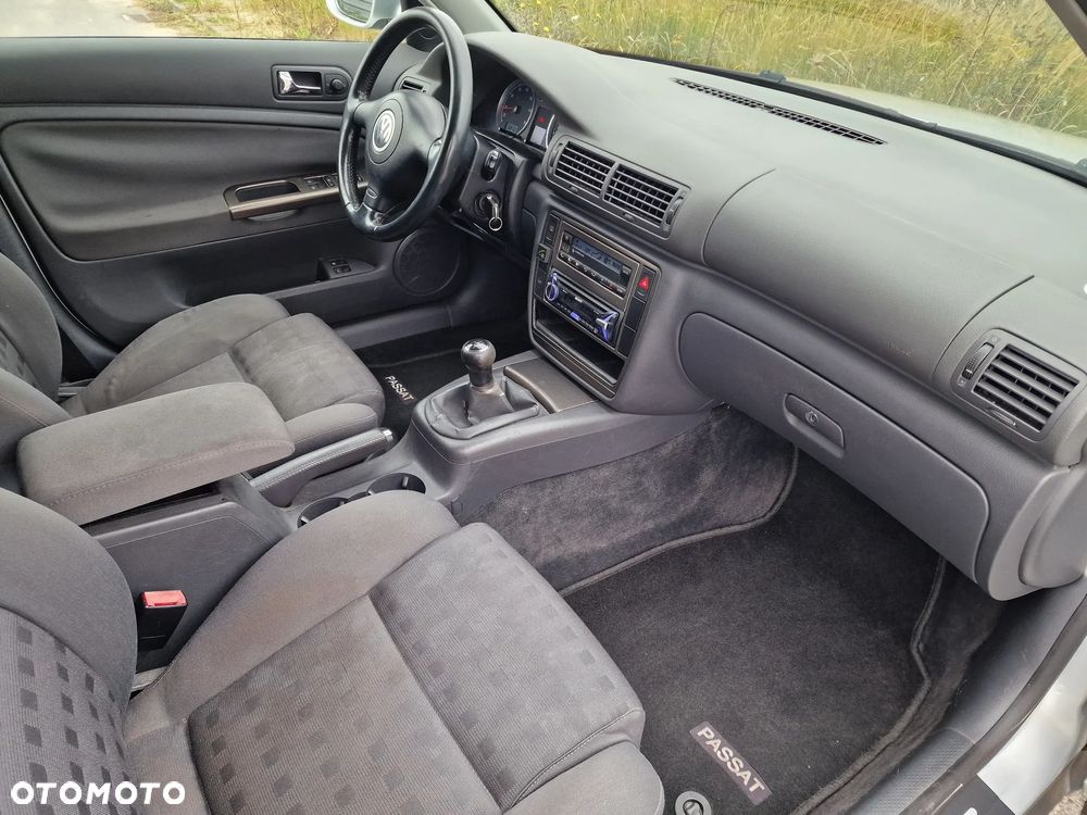 Volkswagen Passat 1.6 Exclusive - 33