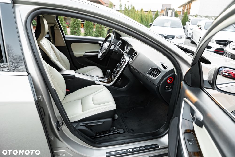 Volvo V60 T5 Momentum - 23
