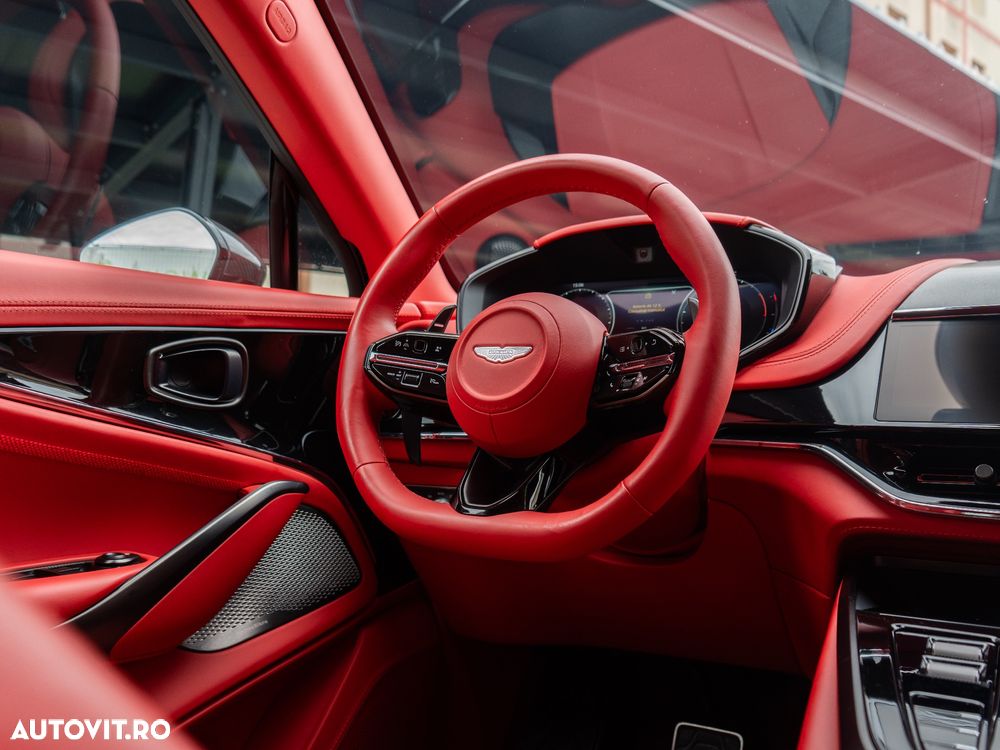 Aston Martin DBX - 21