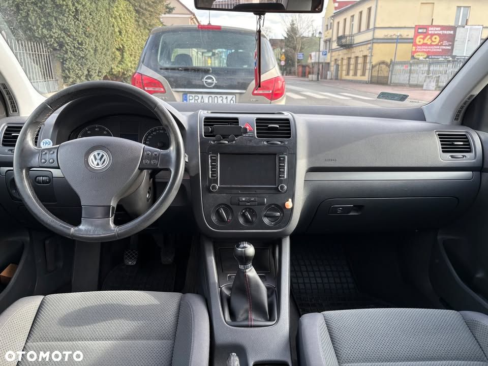 Volkswagen Golf - 5