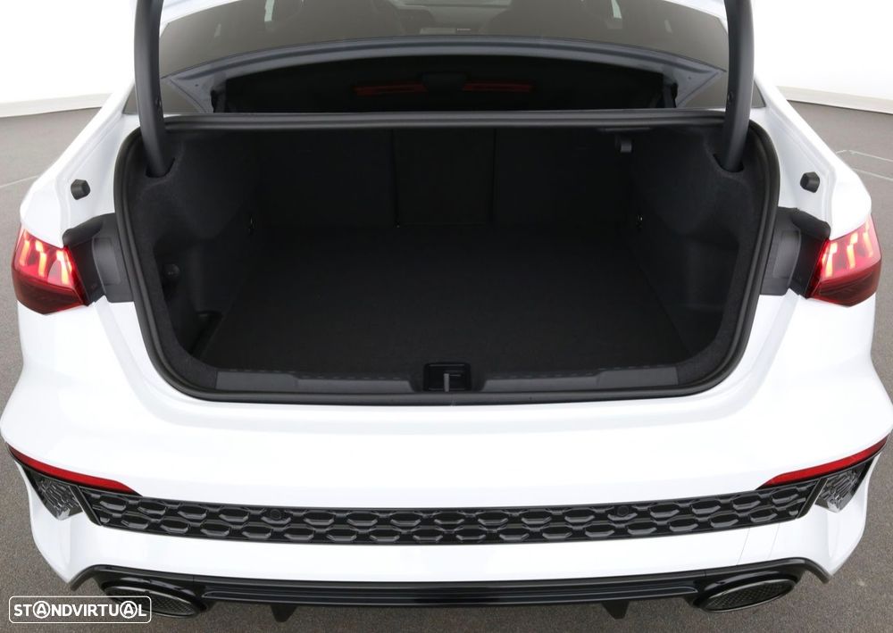 Audi RS3 Limousine - 24