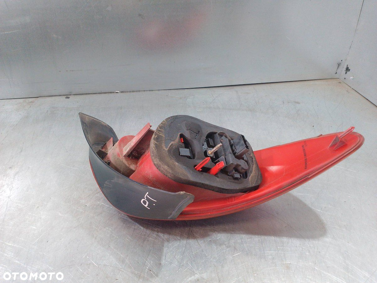 LAMPA TYLNA PRAWA PEUGEOT 206 HATCHBACK - 3