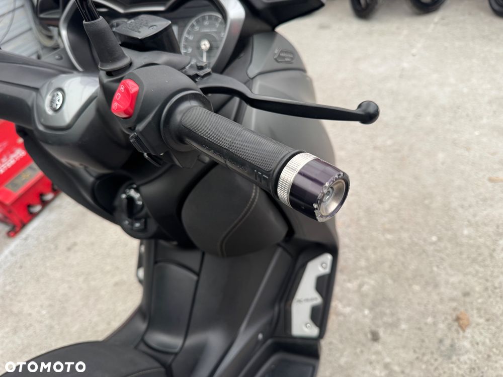 Yamaha X-max - 12