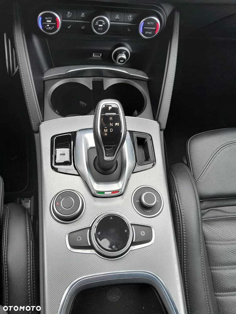 Alfa Romeo Stelvio 2.0 Turbo Veloce Q4 - 11