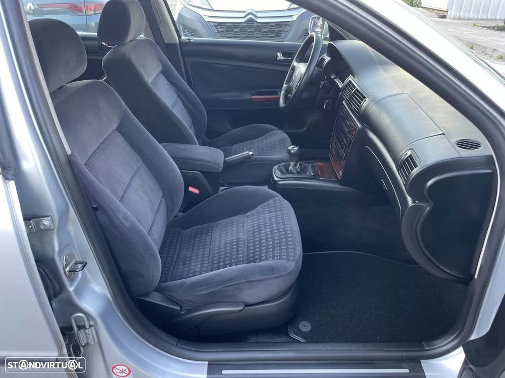 VW Passat Variant 1.9 TDi Confortline - 19