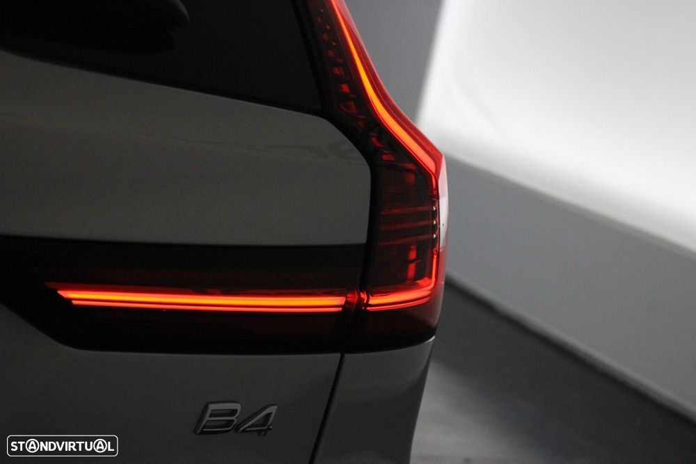 Volvo V90 2.0 B4 Momentum Plus Geartronic - 47