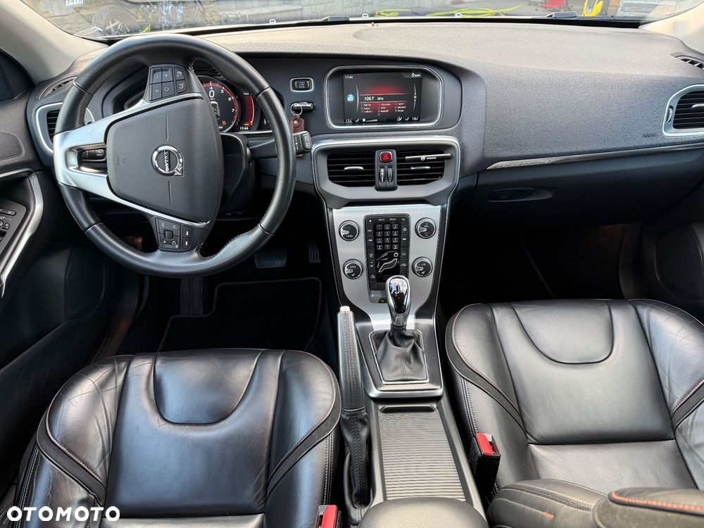 Volvo V40 Cross Country T3 Drive-E Ocean Race - 21
