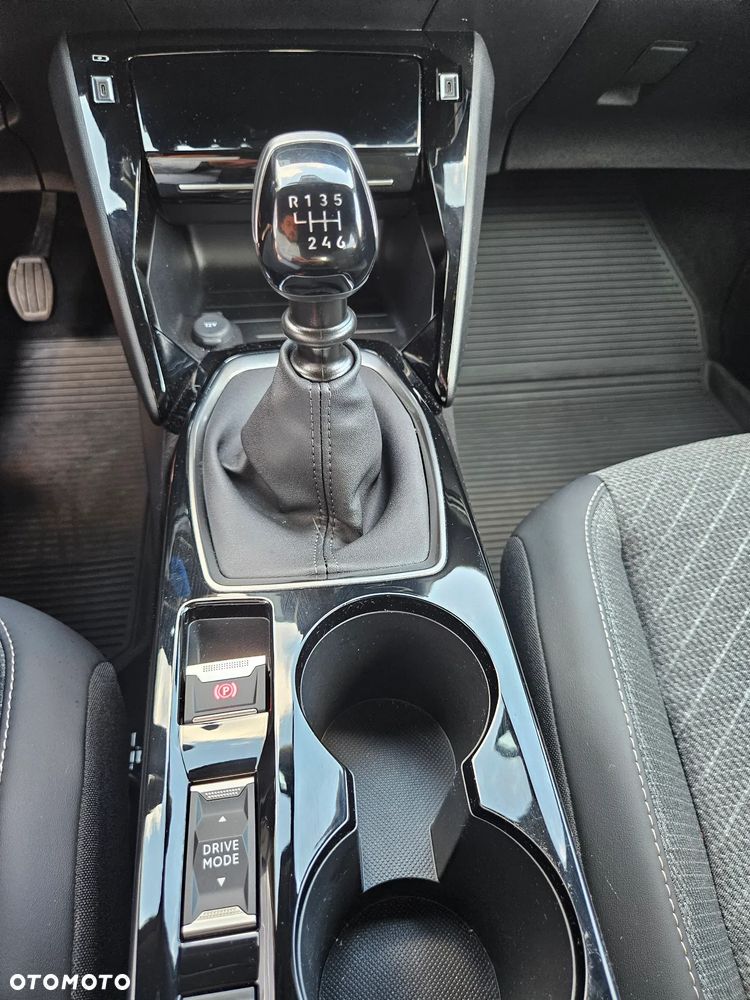 Peugeot 2008 PureTech 100 Allure S&S BVM6 - 18