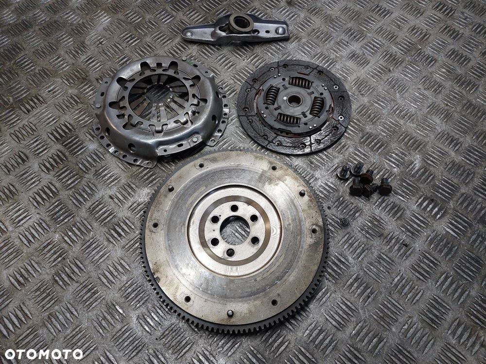 SPRZĘGŁO TARCZA + DOCISK ŁOŻYSKO KOŁO ZAMACHOWE FABIA I 1.9 SDI 030105271D - 1