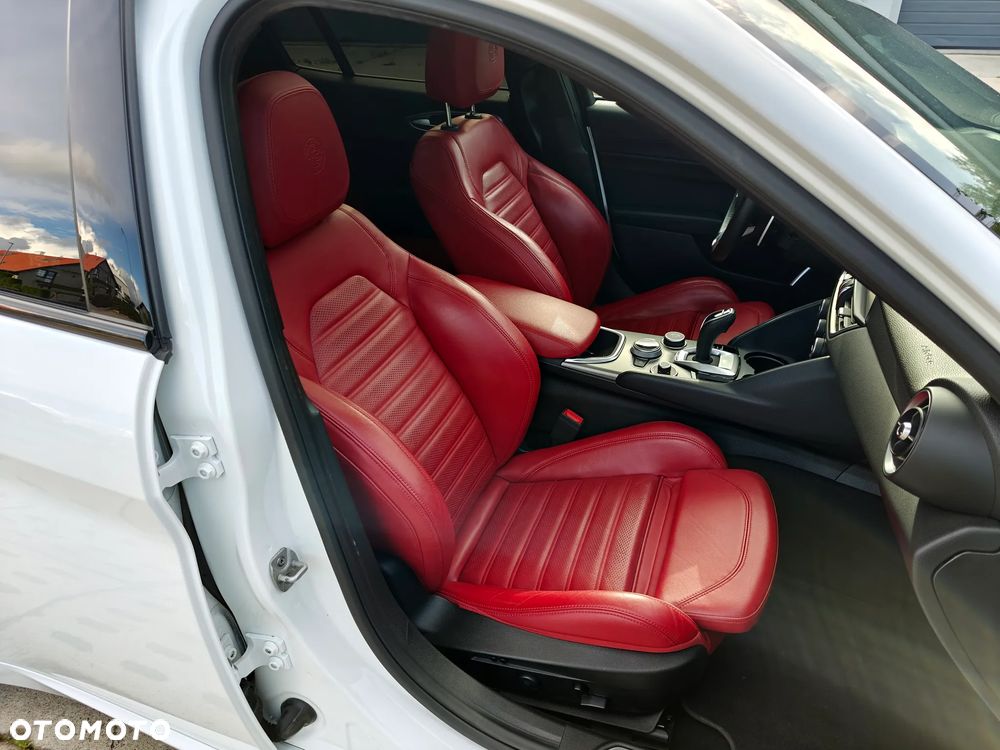 Alfa Romeo Giulia 2.0 Turbo 16V AT8 Veloce Ti - 29
