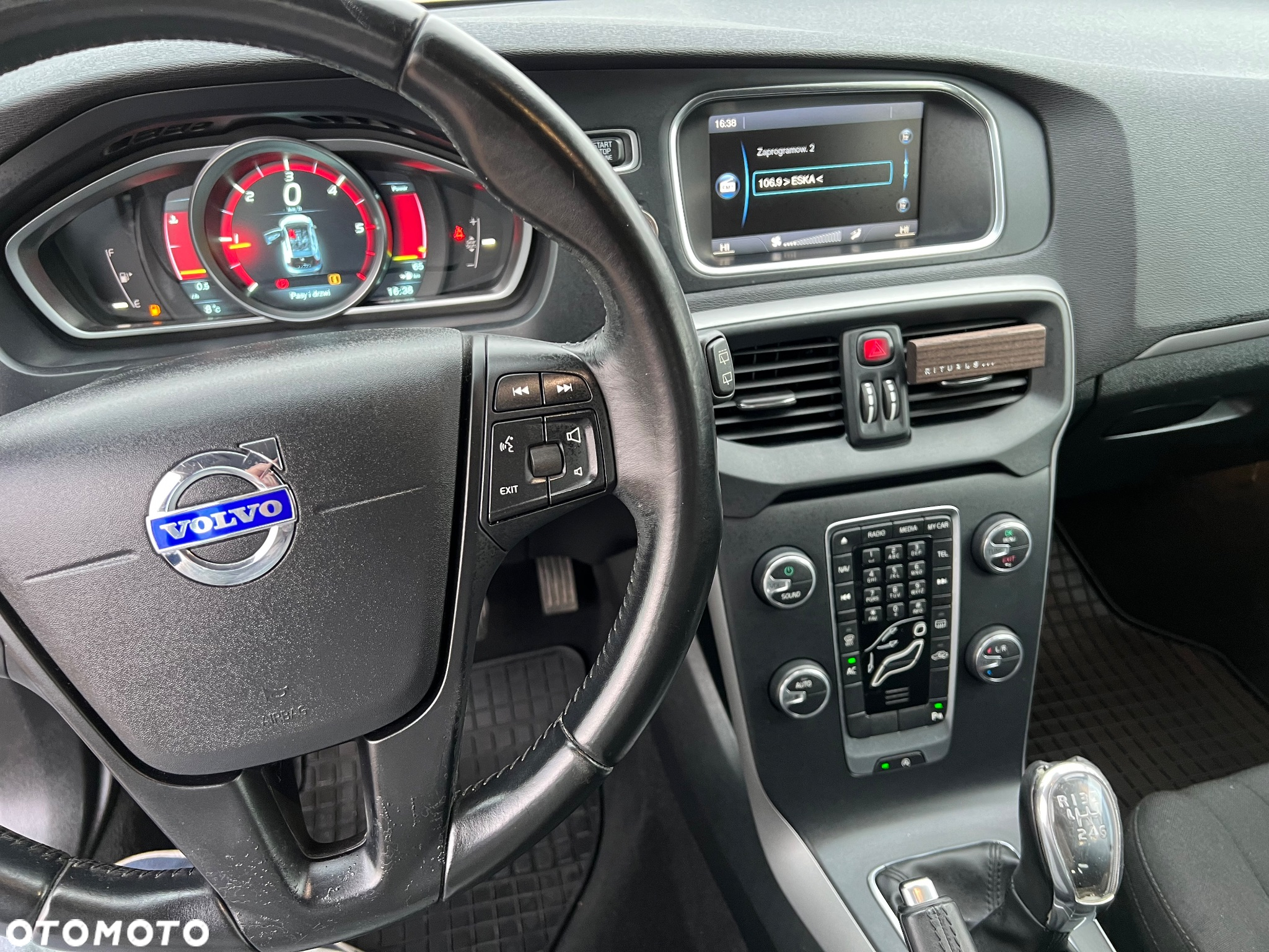 Volvo V40 D2 Momentum - 13
