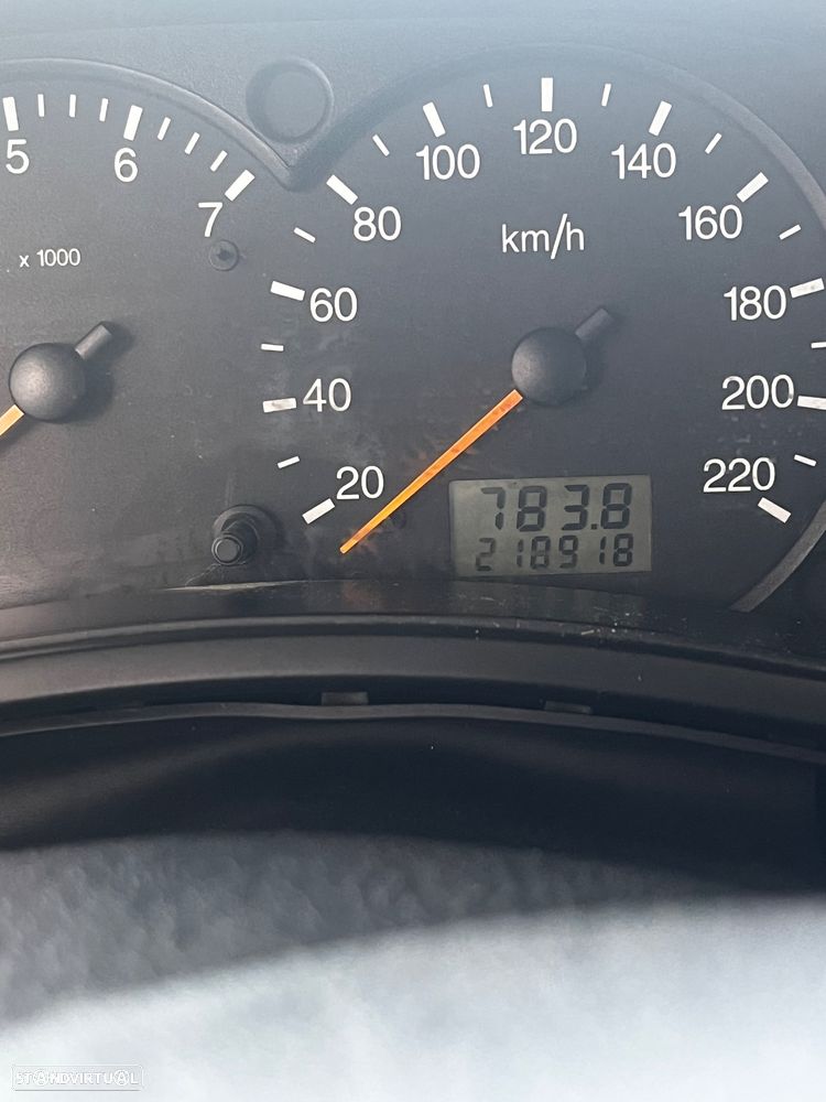 Ford Focus 1.4 Ambiente - 9