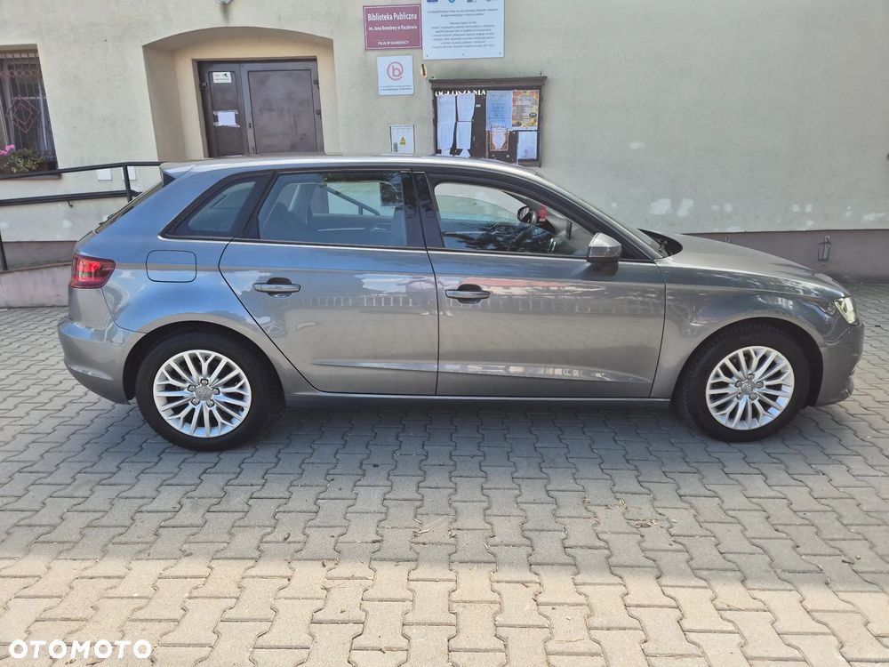 Audi A3 Sportback 1.6 TDI Attraction - 4