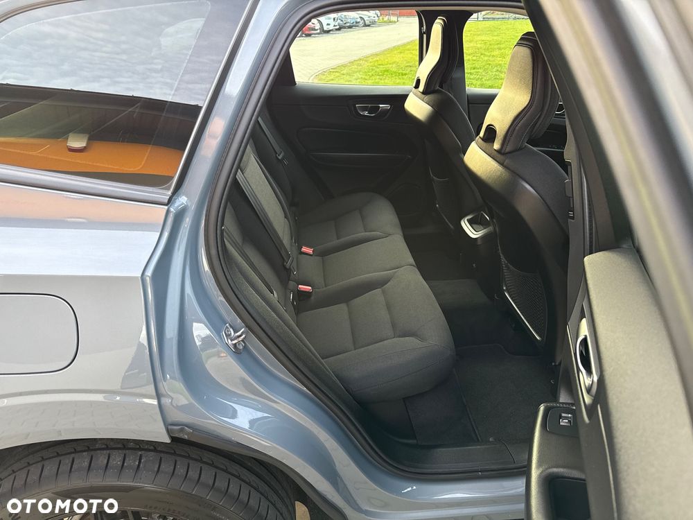 Volvo XC 60 B4 D Geartronic Momentum - 24