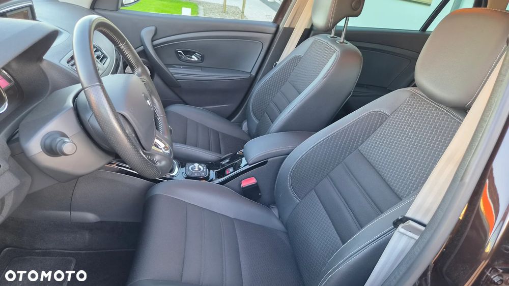 Renault Megane ENERGY TCe 130 BOSE EDITION - 17