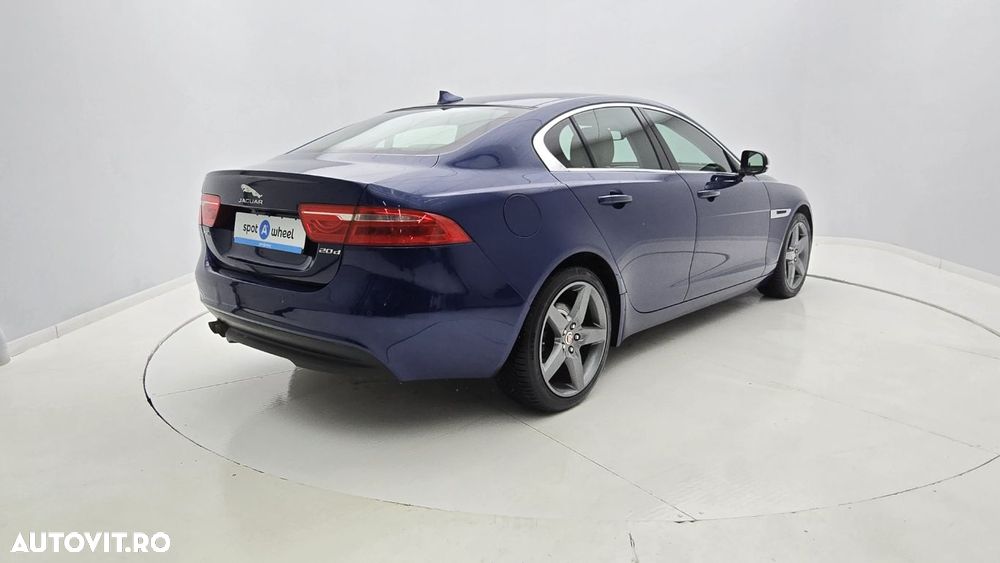 Jaguar XE - 6