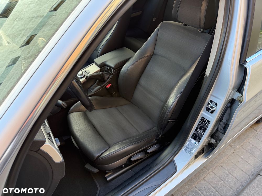 BMW Seria 3 325i - 22
