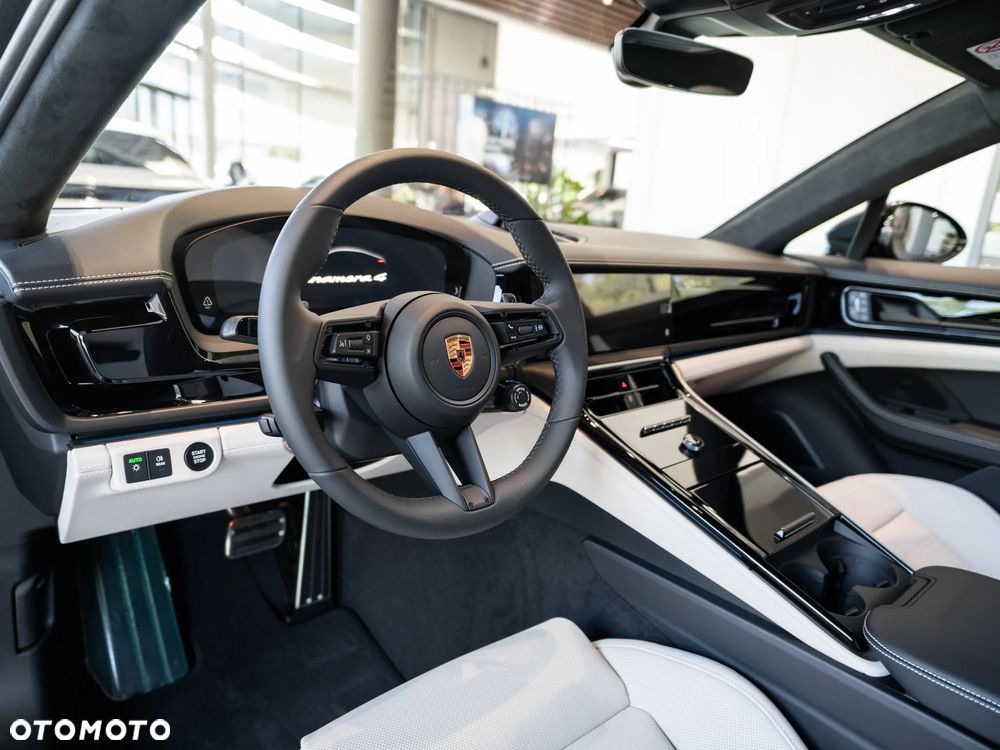 Porsche Panamera 4 E-Hybrid PHEV - 12